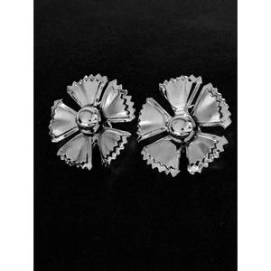 Silver Tone Textured Round Disk Flower Shaped Clip On Earrings 5 Jagged Petals